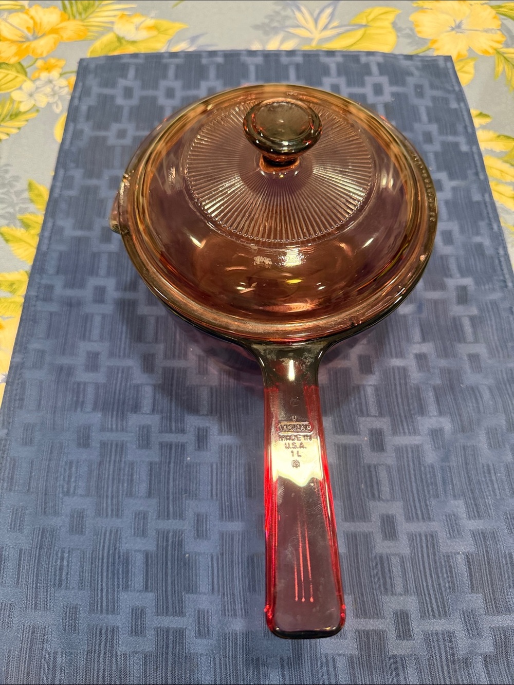 Pyrex Cranberry Glass Vision Saucepan 1 Liter with Lid - Picture 3 of 10